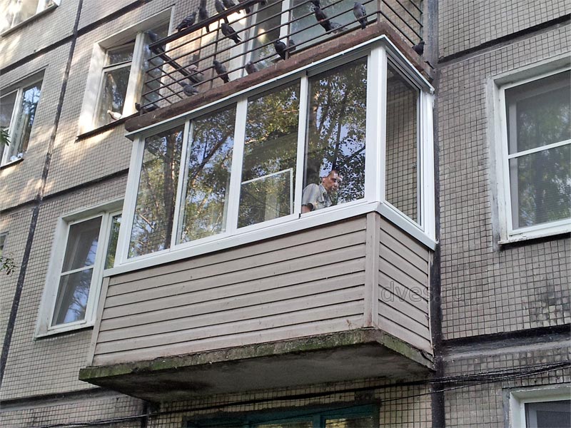 Сколько стоит остекление балкона?