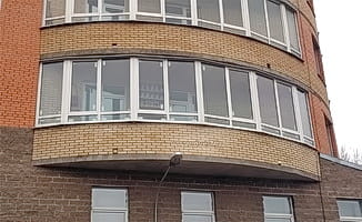 Остекление эркерного балкона